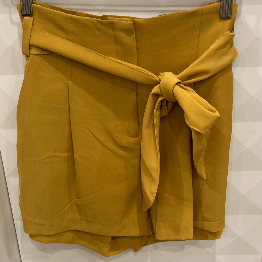 NWOT High Paperbag Waist Mustard Tie-Waist Shorts with pockets
